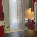 Casa Foscolo 16 *