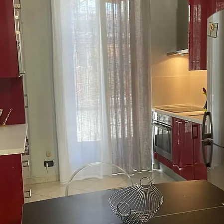 Casa Foscolo 16 *