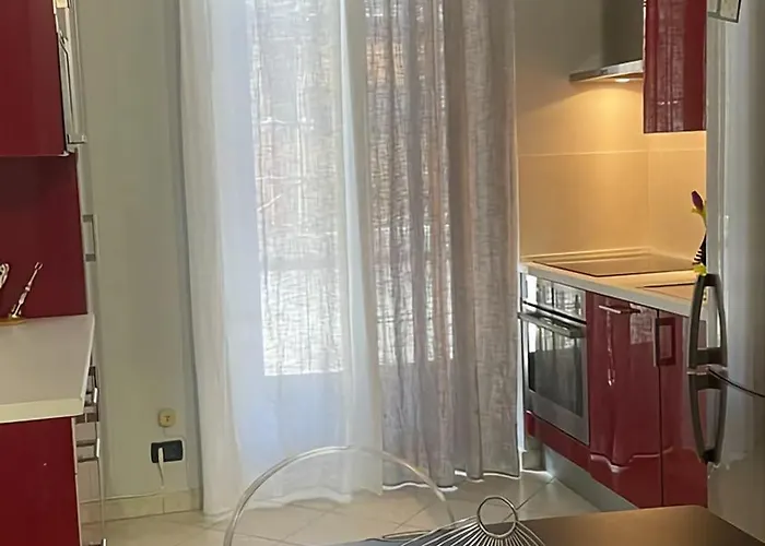Casa Foscolo 16 *